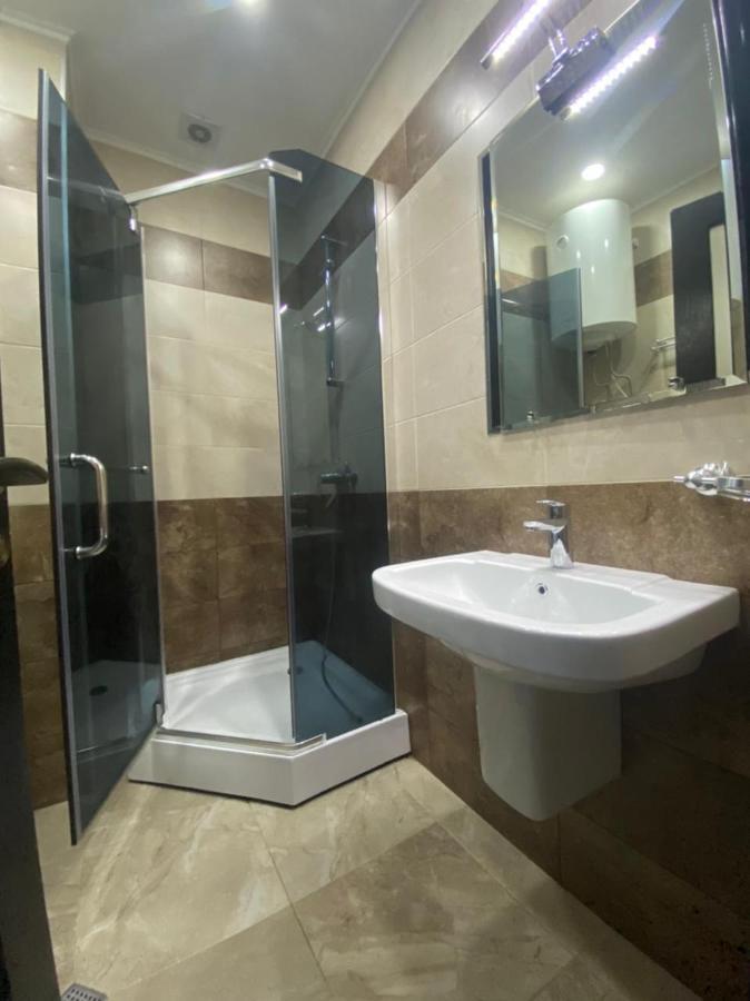 Apartment Black Sea Side Batoemi Buitenkant foto